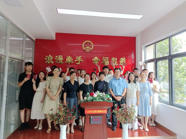 175143-977682.jpg 頒證現場1_愛奇藝.jpg