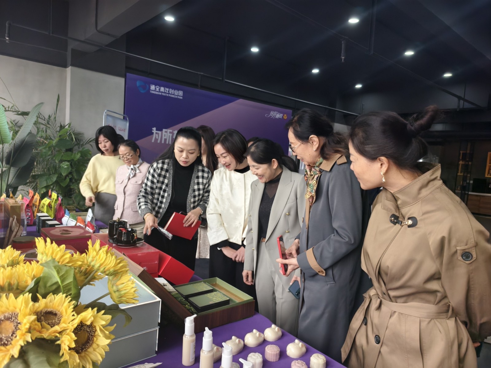 112120-890078.jpg 112120-890078.jpg