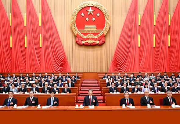 十四屆全國人大三次會議在京開幕 習近平等在主席臺就座…
